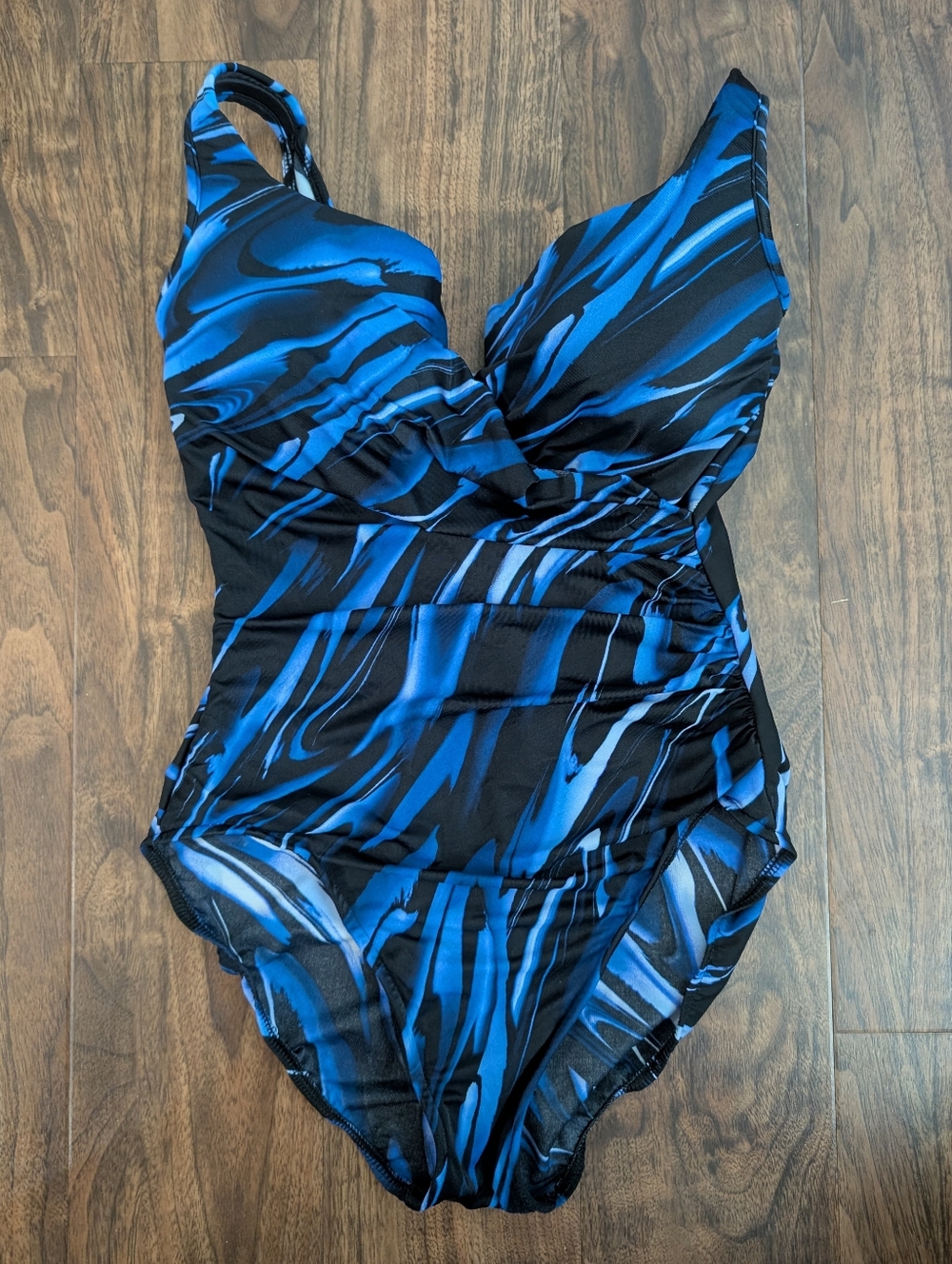 Miraclesuit 16 Wo Blue & Black One-Piece Swimsuit Slimming Sculpted Builtin Bra